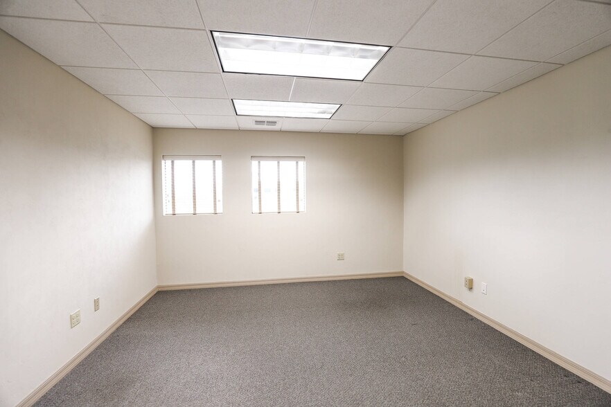 200-204 W University Ave, Gainesville, FL for lease - Interior Photo - Image 3 of 23