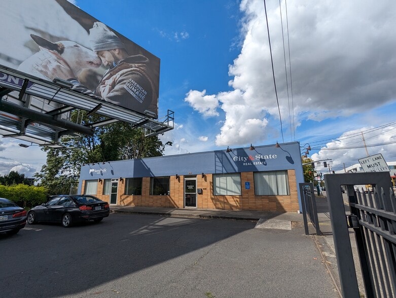 33-35 NE Weidler St, Portland, OR for lease - Building Photo - Image 1 of 15