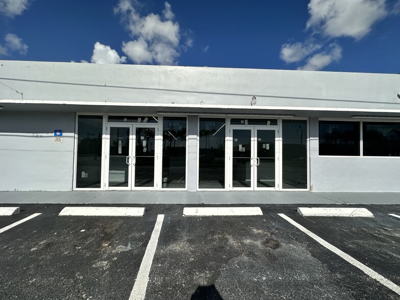 1696 S 22nd Ave, Hollywood, FL for lease - Building Photo - Image 3 of 3