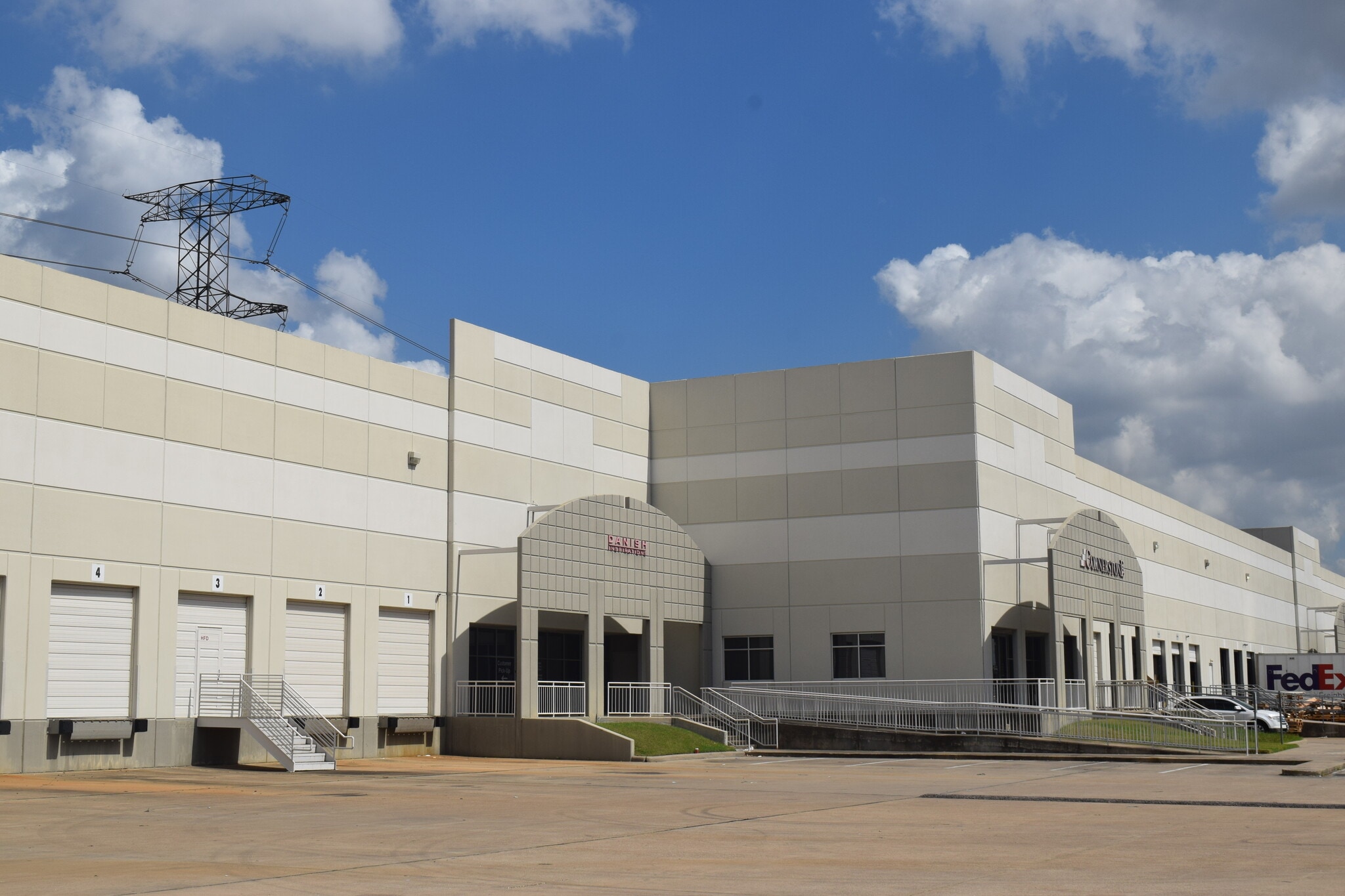 8648 Glenmont Dr, Houston, TX for lease Building Photo- Image 1 of 3