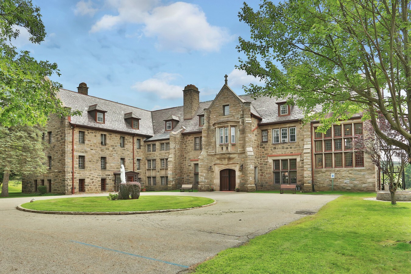 150 Sister Servants Ln, Sloatsburg, NY 10974