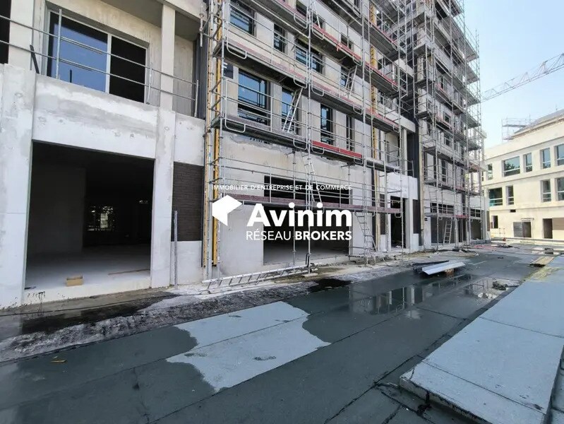 Retail in Serris for sale Construction Photo- Image 1 of 15
