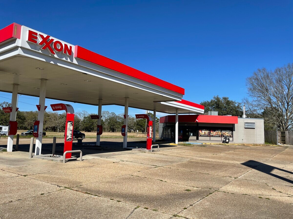 9175 Grand Bay Wilmer Rd S, Grand Bay, AL 36541