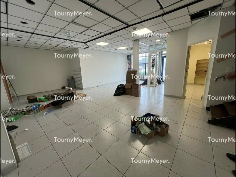 Retail in Billère for lease - Interior Photo - Image 3 of 8