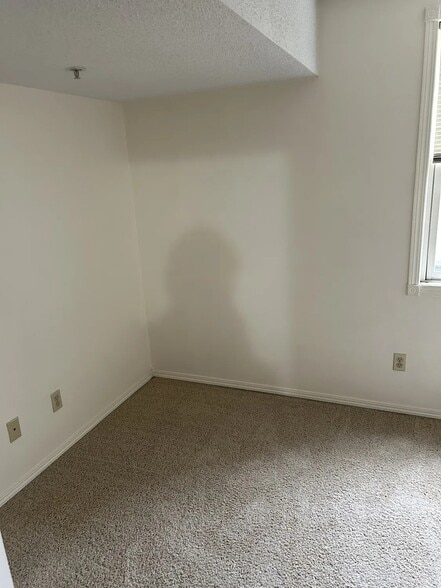 210 W Center St, Madison, SD for sale - Interior Photo - Image 2 of 11