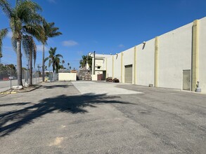 1050 Factory Ln, Oxnard, CA for lease Building Photo- Image 2 of 9