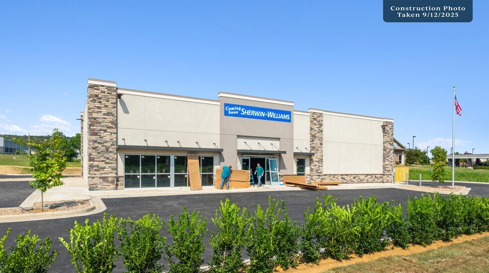 7715 Phoenix Ave, Fort Smith, AR for sale - Construction Photo - Image 1 of 3