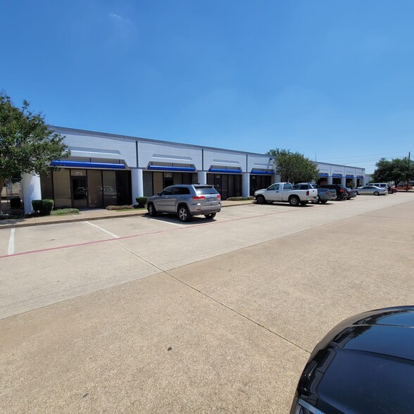 10701-10727 Plano Rd, Dallas, TX for lease - Building Photo - Image 3 of 20