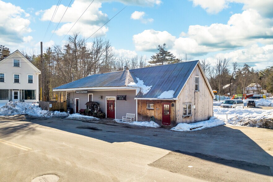 79 Main St, Center Ossipee, NH 03814 The Mountain View Station