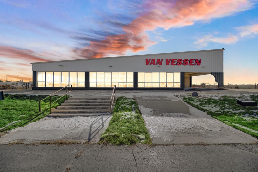 101 Watters Dr, Dwight, IL for sale - Building Photo - Image 1 of 43