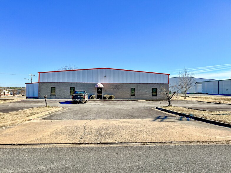 180 Exchange Ave, Conway, AR 72032