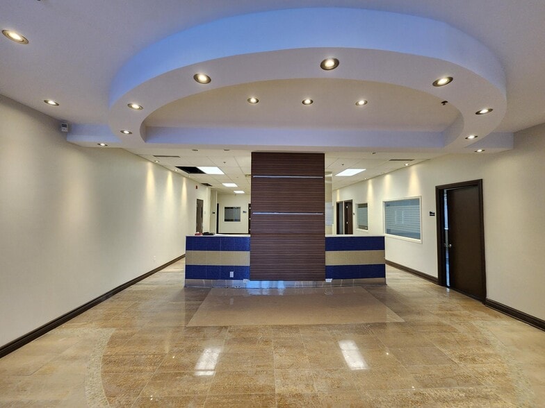 127-155 Montée de Liesse, Montréal, QC for lease - Interior Photo - Image 3 of 10