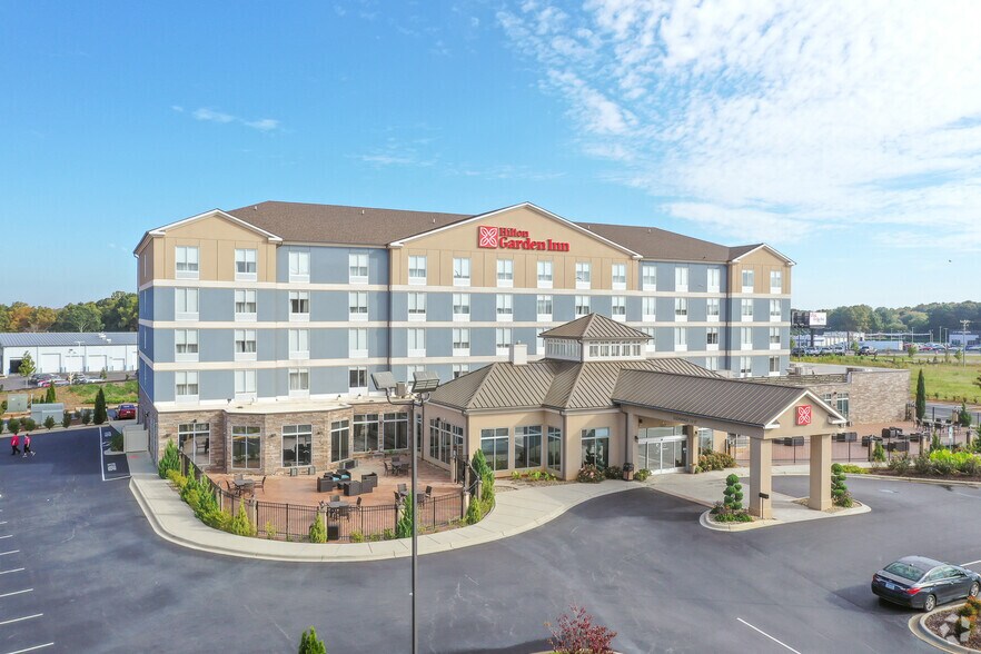 1023 Salisbury Rd, Statesville, NC 28677