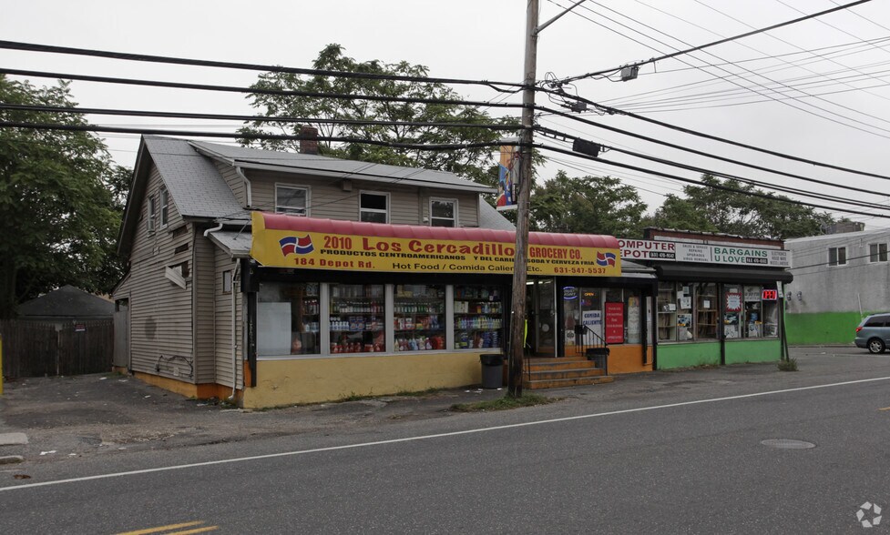 184 Depot Rd, Huntington Station, NY for sale - Primary Photo - Image 1 of 1