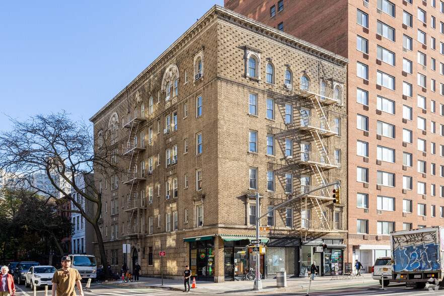 35-37 7th Ave, New York, NY for lease - Building Photo - Image 1 of 5