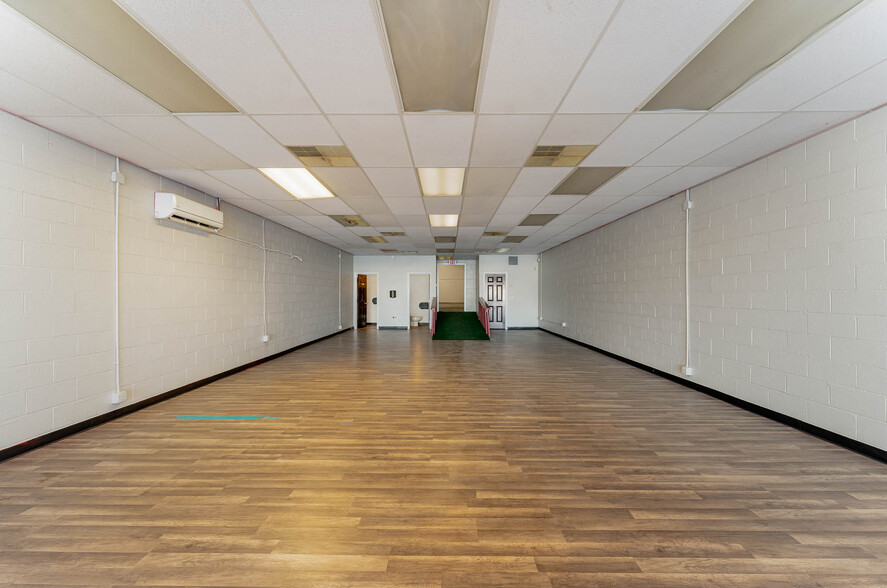 2125-2143 N Church St, Burlington, NC for lease - Interior Photo - Image 2 of 4