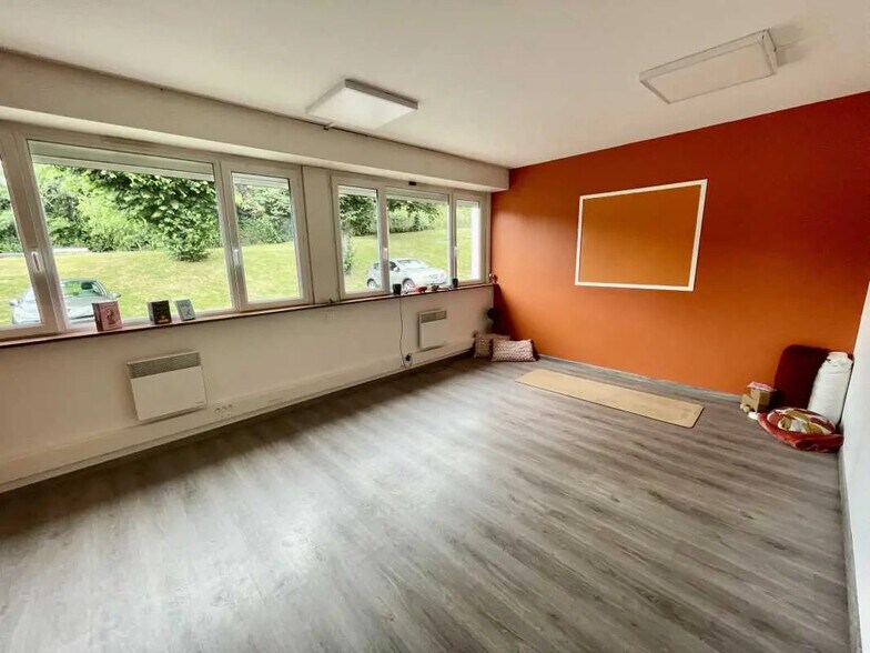 Office in Rouen for lease - Interior Photo - Image 2 of 11