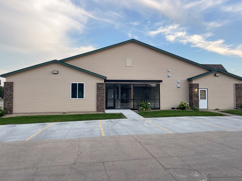 3280 20th St, Fargo, ND for lease - Building Photo - Image 2 of 4