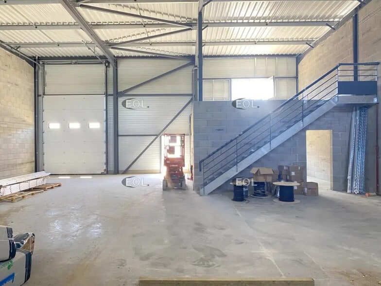 Industrial in Chassieu for lease - Interior Photo - Image 2 of 23
