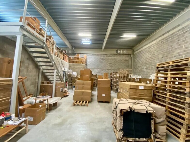 Flex in Aix-en-Provence for lease - Building Photo - Image 1 of 5
