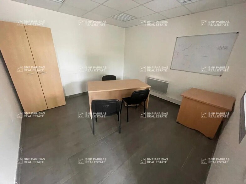 Flex in Thorigné-Fouillard for lease - Interior Photo - Image 3 of 6