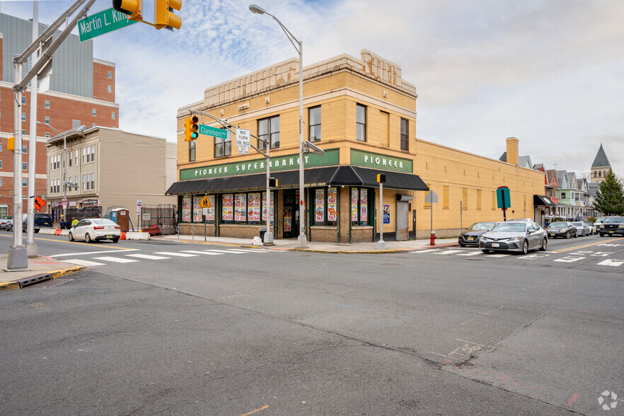 320-321 Martin Luther King Jr Dr portfolio of 2 properties for sale on LoopNet.com - Building Photo - Image 1 of 12