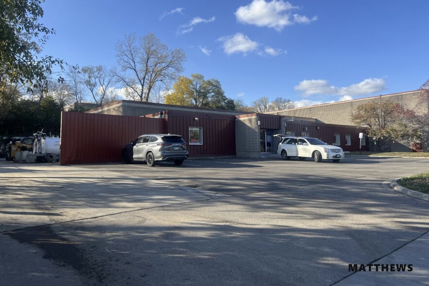 3241 Winpark Dr, New Hope, MN for lease - Building Photo - Image 1 of 5