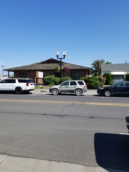 333 E Main St, Hermiston, OR for sale - Building Photo - Image 3 of 23