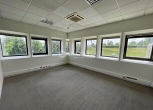 Office in Roissy-en-France for lease Interior Photo- Image 1 of 7