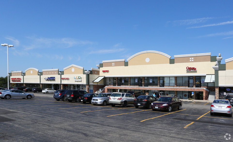 1710-1770 Wise Rd, Schaumburg, IL for lease - Building Photo - Image 3 of 9