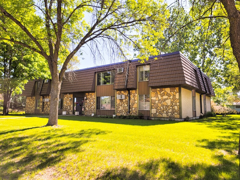 Little Falls, MN Multi-Family Offering portfolio of 1 properties for sale on LoopNet.com - Building Photo - Image 2 of 9