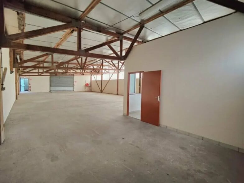 Flex in Rouen for lease - Building Photo - Image 3 of 3