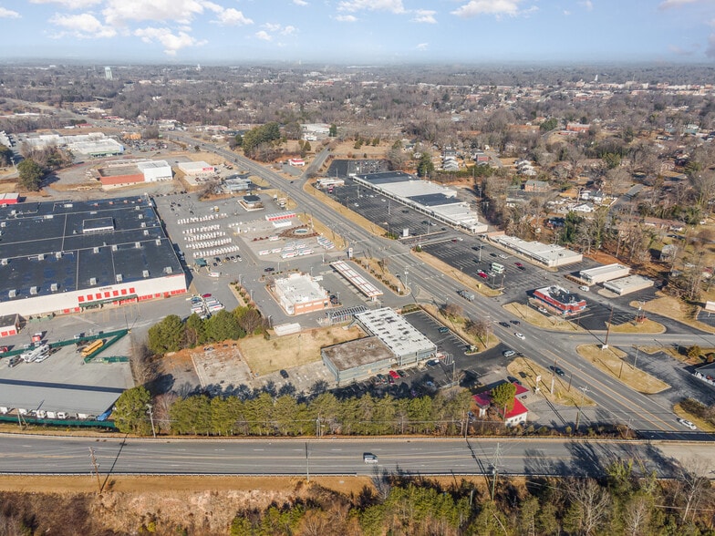 325 US Highway 70 SW, Hickory, NC for sale - Building Photo - Image 3 of 14