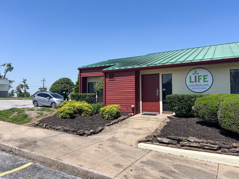 1102-1108 Poplar Pl, Rogers, AR for lease - Building Photo - Image 3 of 13