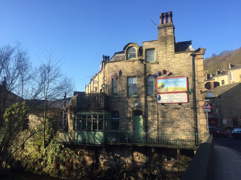 1-3 Market St, Hebden Bridge for sale - Primary Photo - Image 1 of 1