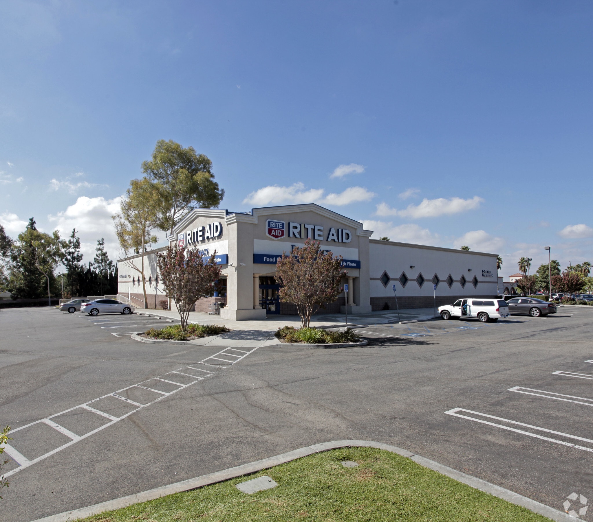 1700 W Whittier Blvd, La Habra, CA for lease Building Photo- Image 1 of 4