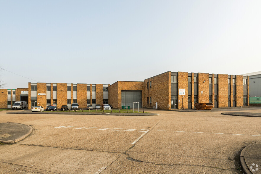 6 Trident Way, Southall for lease - Building Photo - Image 2 of 5