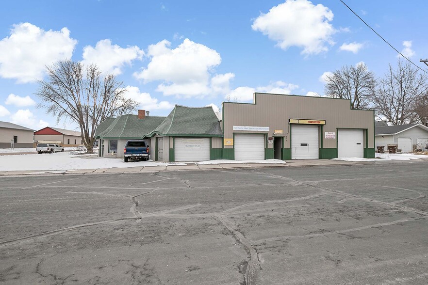 210 Railroad St W, Norwood Young America, MN for sale - Building Photo - Image 1 of 27