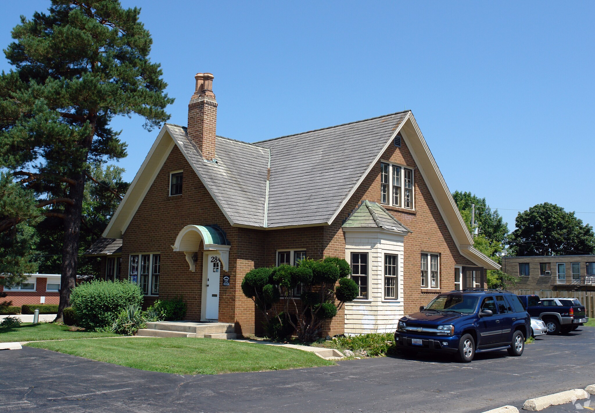 284 Virginia St, Crystal Lake, IL for sale Primary Photo- Image 1 of 1