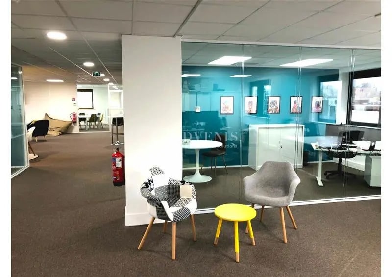 Office in Lognes for lease - Interior Photo - Image 2 of 6