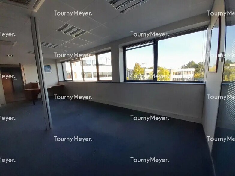 Office in Saint-Grégoire for lease - Interior Photo - Image 1 of 4