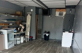 36 Astor St, Newark, NJ for lease Interior Photo- Image 2 of 4