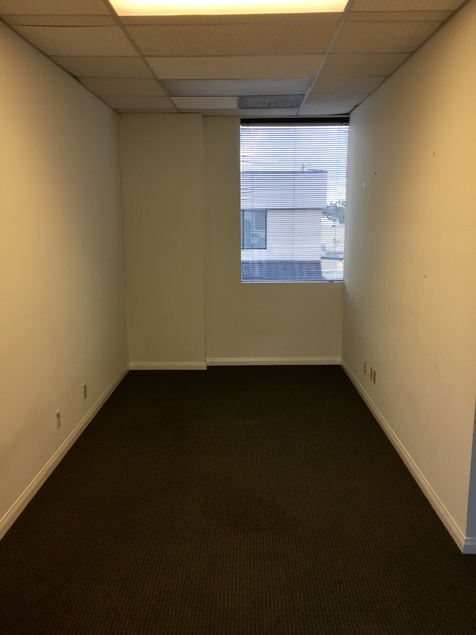 5353 E 2nd St, Long Beach, CA for lease Interior Photo- Image 1 of 5