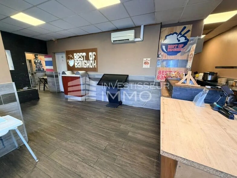 Retail in Melun for lease - Interior Photo - Image 2 of 4