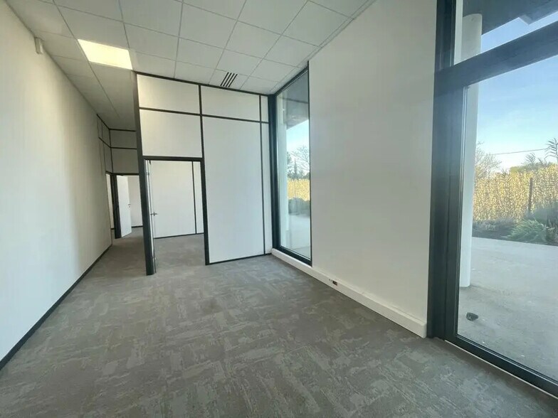 Office in Avignon for lease - Building Photo - Image 1 of 6
