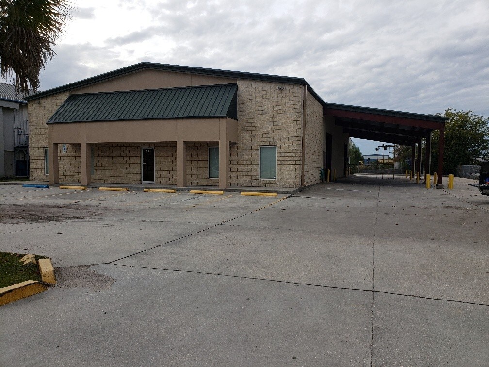 844 Engineers Rd, Belle Chasse, LA 70037
