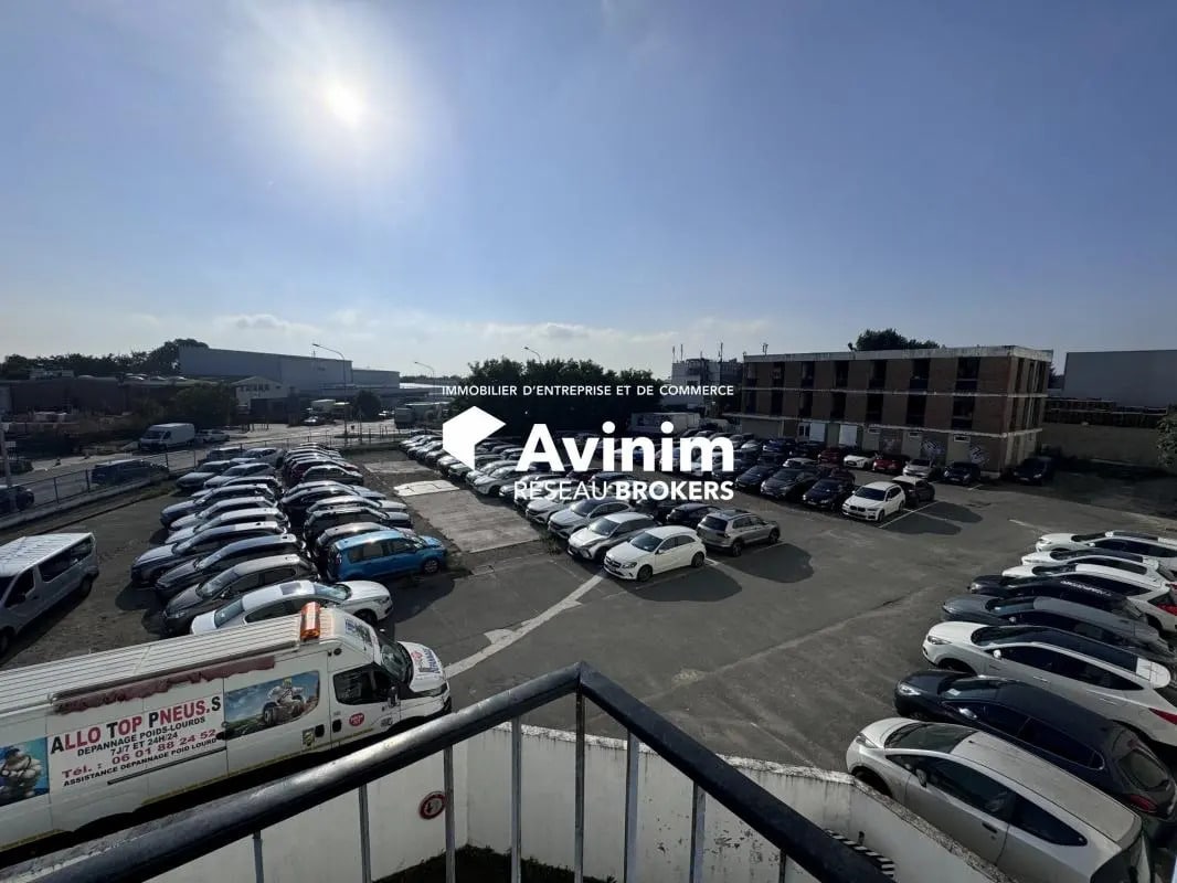 Office in Orly for lease Building Photo- Image 1 of 6