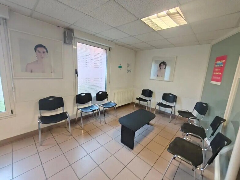 Retail in Seclin for sale - Interior Photo - Image 2 of 6