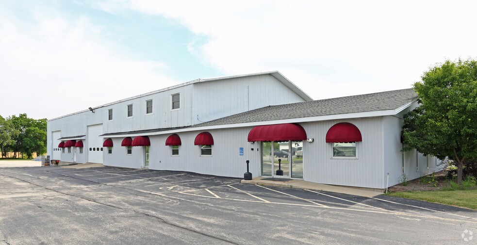 19116 Spring St, Union Grove, WI for sale - Primary Photo - Image 1 of 1