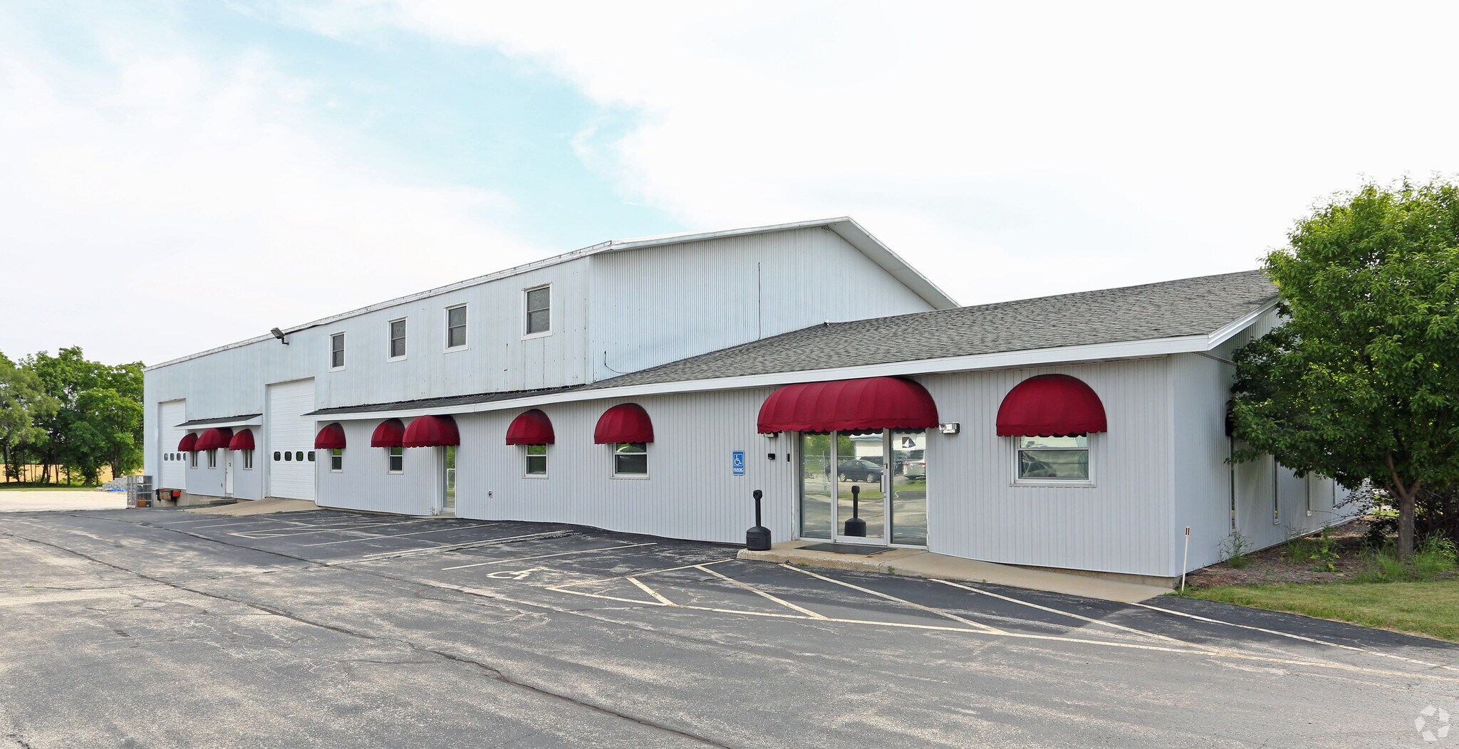 19116 Spring St, Union Grove, WI for sale Primary Photo- Image 1 of 1